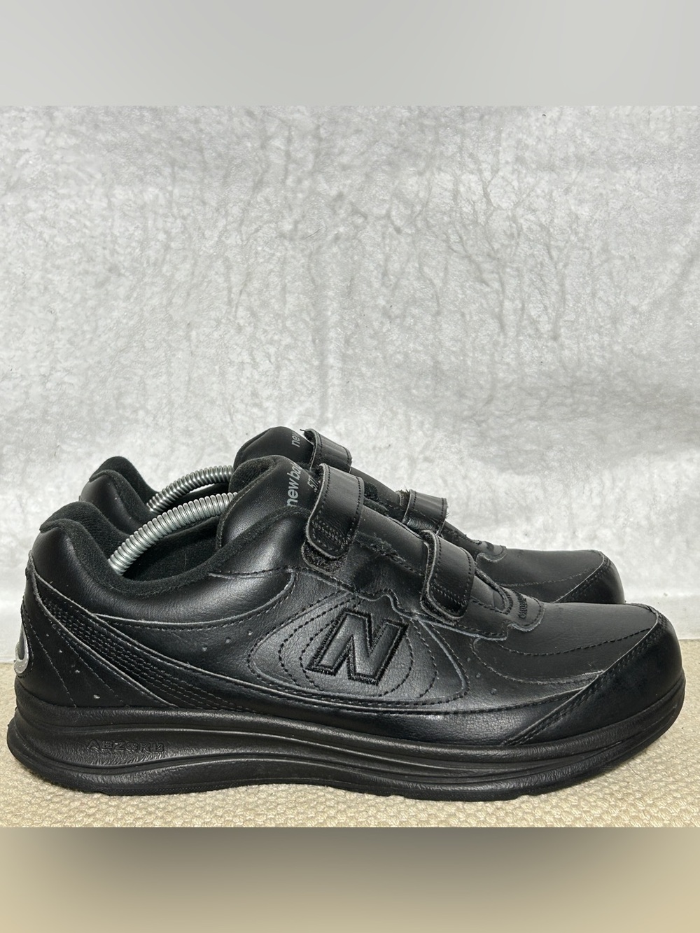 New Balance 577 Womens Black Leather Hook and Loop Walking Sneakers Shoes SZ 9